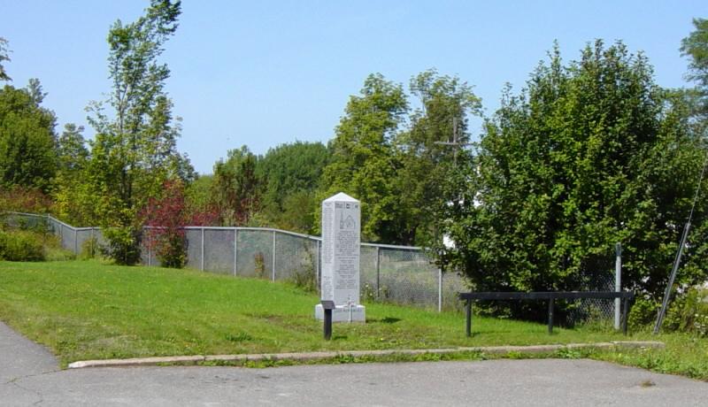 War memorial monument, Ellershouse: general view looking west
