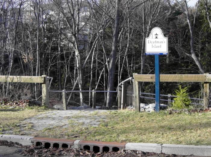 Halifax: Pinehaven Drive, entrance to Deadman's Island