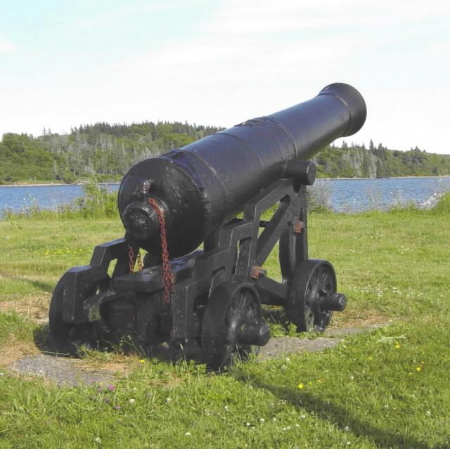 Fort Point: cast iron cannon